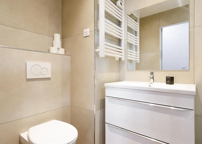 L'elegant Yourhosthelper كان