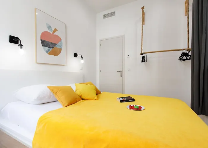 L'elegant Yourhosthelper *