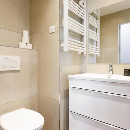 L'elegant Yourhosthelper Cannes