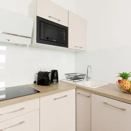 L'elegant Yourhosthelper * Cannes