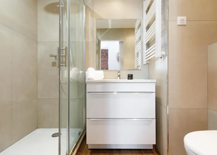 L'elegant Yourhosthelper Cannes